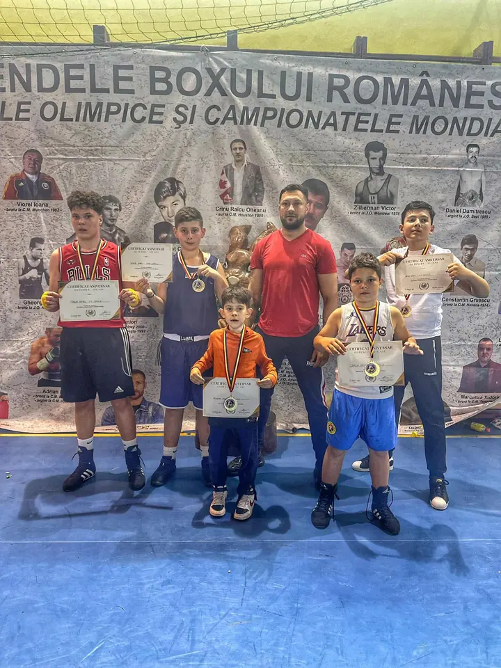 Echipă de box cu medalii la Campionatele Naționale